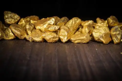 美股涨势分流避险资金，金银宽幅震荡交易指南